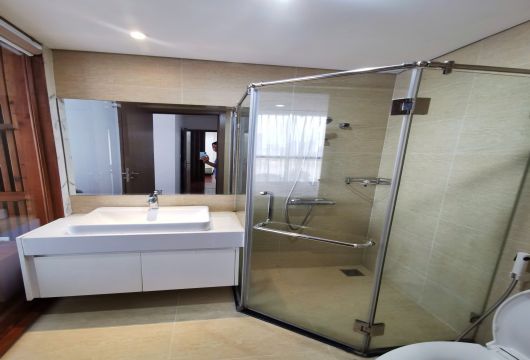 Luxury Apartment for Rent at Vinhomes Skylake, 3 Bedrooms, View of the Lake, $1100/month