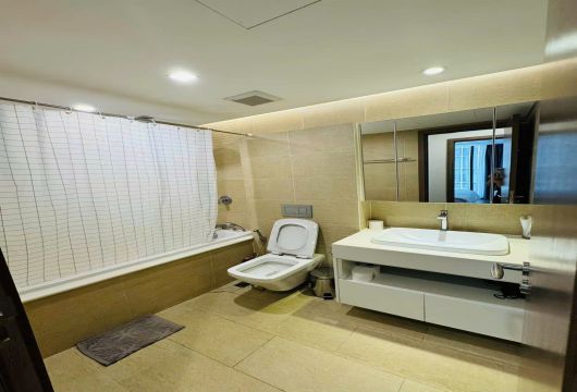 Luxury 1BR Apartment at Vinhomes Metropolis, 55m², Fully Furnished