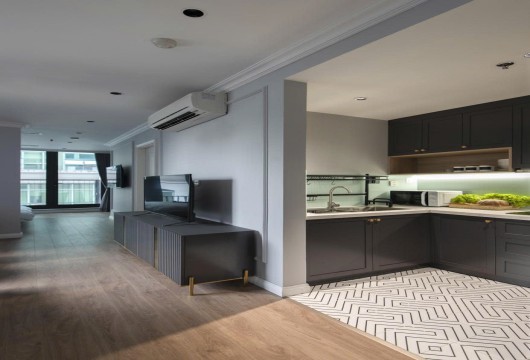 Fully Furnished Apartment for Rent in Hoan Kiem – 1 Bedroom, $850/month, Prime Location
