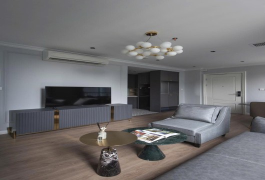 Fully Furnished Apartment for Rent in Hoan Kiem – 1 Bedroom, $850/month, Prime Location
