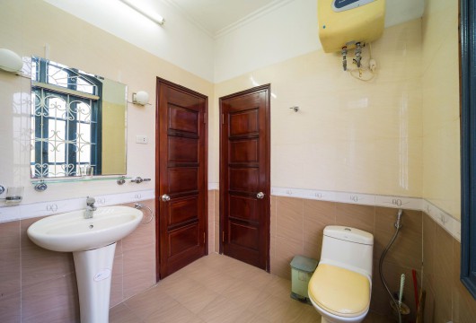 4-Bedroom 4-Floor House for Rent in Ba Dinh, Buoi Street – $900/month