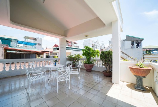4-Bedroom 4-Floor House for Rent in Ba Dinh, Buoi Street – $900/month
