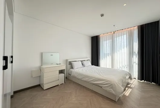 Spacious 3BR Apartment at Han Jardin Tay Ho, Hanoi for Expats – $1,350/month