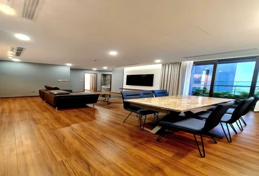 Luxury 3-bedroom apartment for rent at Green Diamond, 93 Láng Hạ, 143m², fully furnished with living room, bedroom, kitchen, bathroom, and balcony.