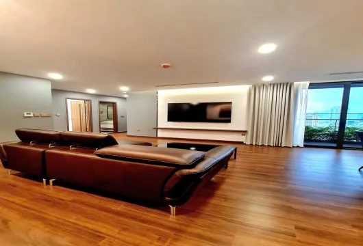 Luxury 3-bedroom apartment for rent at Green Diamond, 93 Láng Hạ, 143m², fully furnished with living room, bedroom, kitchen, bathroom, and balcony.