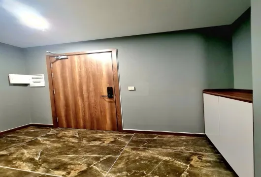 Luxury 3-bedroom apartment for rent at Green Diamond, 93 Láng Hạ, 143m², fully furnished with living room, bedroom, kitchen, bathroom, and balcony.