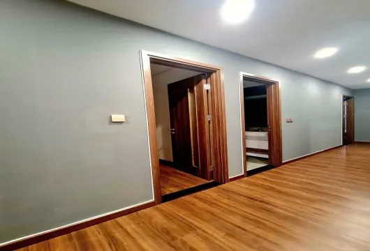 Luxury 3-bedroom apartment for rent at Green Diamond, 93 Láng Hạ, 143m², fully furnished with living room, bedroom, kitchen, bathroom, and balcony.