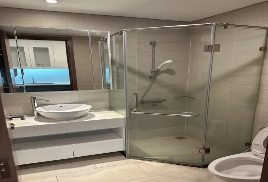 Fully furnished 2-bedroom apartment with lake view at The Matrix One Me Tri, opposite park, near My Dinh Stadium, Hanoi