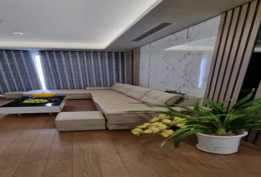 Fully furnished 2-bedroom apartment with lake view at The Matrix One Me Tri, opposite park, near My Dinh Stadium, Hanoi