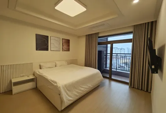 Spacious 3-bedroom apartment for rent at Starlake Tay Ho Tay, opposite Korean Embassy, near West Lake, Hanoi