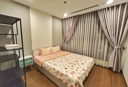 `Spacious 4-bedroom apartment for rent at Vinhomes West Point, Do Duc Duc street, Hanoi with lake view