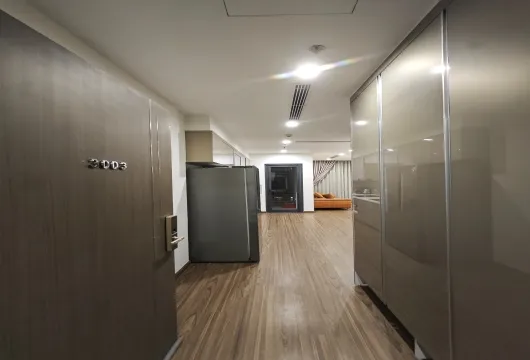 `Spacious 4-bedroom apartment for rent at Vinhomes West Point, Do Duc Duc street, Hanoi with lake view