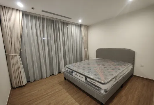 Spacious 4-bedroom apartment with lake view at Vinhomes Skylake My Dinh, ideal for families and professionals in Hanoi