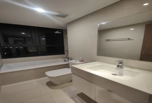 Spacious 4-bedroom apartment with lake view at Vinhomes Skylake My Dinh, ideal for families and professionals in Hanoi