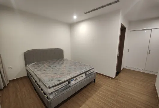 Spacious 4-bedroom apartment with lake view at Vinhomes Skylake My Dinh, ideal for families and professionals in Hanoi