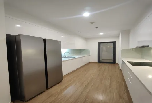 Spacious 4-bedroom apartment with lake view at Vinhomes Skylake My Dinh, ideal for families and professionals in Hanoi