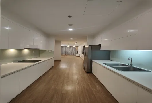 Spacious 4-bedroom apartment with lake view at Vinhomes Skylake My Dinh, ideal for families and professionals in Hanoi