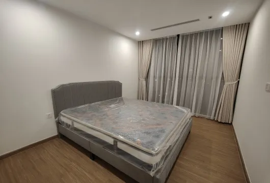 Spacious 4-bedroom apartment with lake view at Vinhomes Skylake My Dinh, ideal for families and professionals in Hanoi