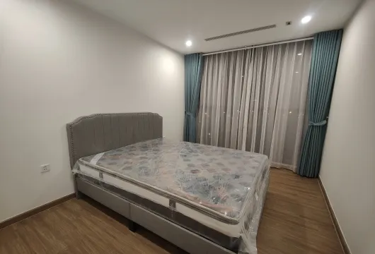Spacious 4-bedroom apartment with lake view at Vinhomes Skylake My Dinh, ideal for families and professionals in Hanoi