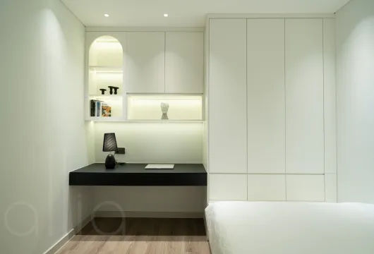 Serviced apartment with 1 bedroom on Han Thuyen Street, Hai Ba Trung District, 68m2, fully furnished, 1300USD/month, ideal for expats in Hanoi.