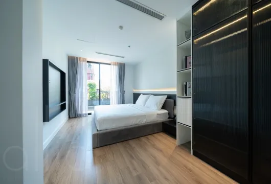 Serviced apartment with 1 bedroom on Han Thuyen Street, Hai Ba Trung District, 68m2, fully furnished, 1300USD/month, ideal for expats in Hanoi.