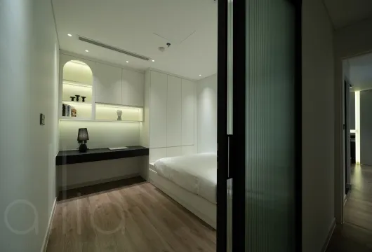 Serviced apartment with 1 bedroom on Han Thuyen Street, Hai Ba Trung District, 68m2, fully furnished, 1300USD/month, ideal for expats in Hanoi.