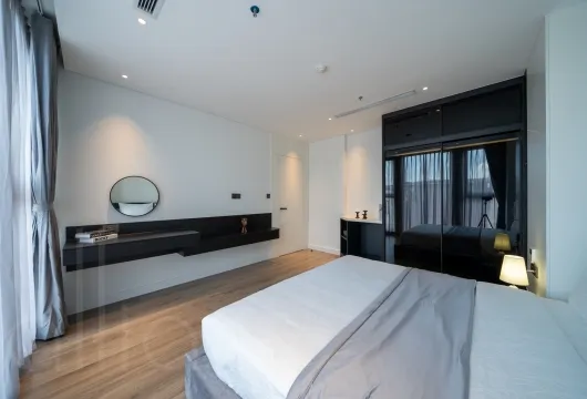 Serviced apartment with 1 bedroom on Han Thuyen Street, Hai Ba Trung District, 68m2, fully furnished, 1300USD/month, ideal for expats in Hanoi.