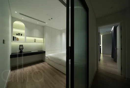 Serviced apartment with 1 bedroom on Han Thuyen Street, Hai Ba Trung District, 68m2, fully furnished, 1300USD/month, ideal for expats in Hanoi.