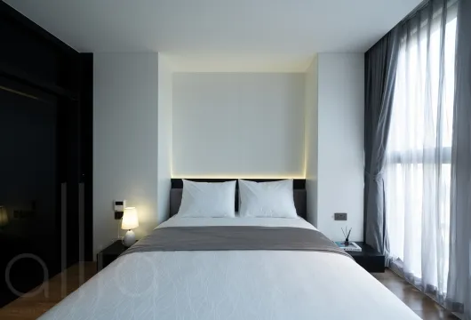 Serviced apartment with 1 bedroom on Han Thuyen Street, Hai Ba Trung District, 68m2, fully furnished, 1300USD/month, ideal for expats in Hanoi.