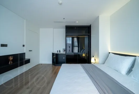 Serviced apartment with 1 bedroom on Han Thuyen Street, Hai Ba Trung District, 68m2, fully furnished, 1300USD/month, ideal for expats in Hanoi.