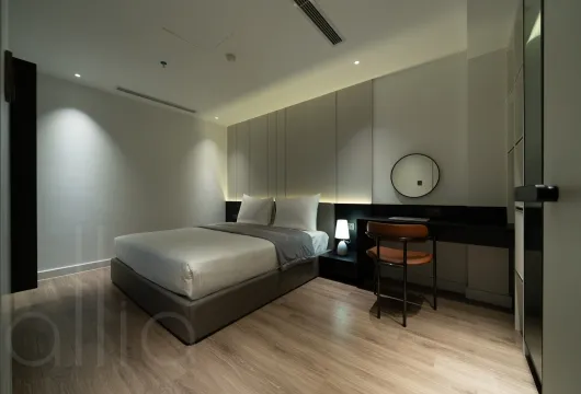 Serviced apartment with 1 bedroom on Han Thuyen Street, Hai Ba Trung District, 68m2, fully furnished, 1300USD/month, ideal for expats in Hanoi.