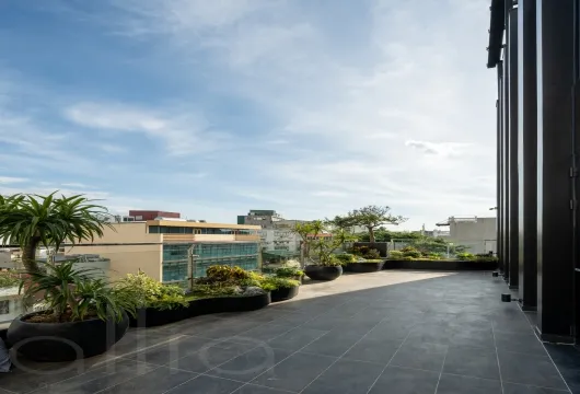 Serviced apartment with 1 bedroom on Han Thuyen Street, Hai Ba Trung District, 68m2, fully furnished, 1300USD/month, ideal for expats in Hanoi.