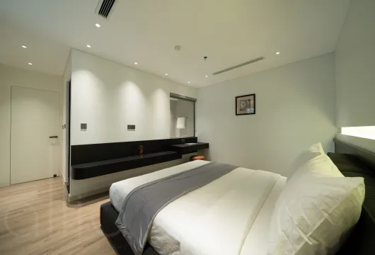 Serviced apartment with 1 bedroom on Han Thuyen Street, Hai Ba Trung District, 68m2, fully furnished, 1300USD/month, ideal for expats in Hanoi.