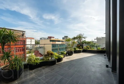 Serviced apartment with 1 bedroom on Han Thuyen Street, Hai Ba Trung District, 68m2, fully furnished, 1300USD/month, ideal for expats in Hanoi.