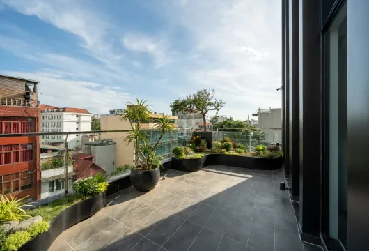 Serviced apartment with 1 bedroom on Han Thuyen Street, Hai Ba Trung District, 68m2, fully furnished, 1300USD/month, ideal for expats in Hanoi.