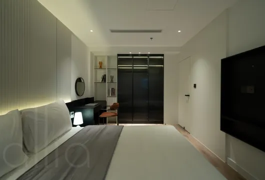 Serviced apartment with 1 bedroom on Han Thuyen Street, Hai Ba Trung District, 68m2, fully furnished, 1300USD/month, ideal for expats in Hanoi.