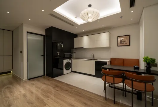 Serviced apartment with 1 bedroom on Han Thuyen Street, Hai Ba Trung District, 68m2, fully furnished, 1300USD/month, ideal for expats in Hanoi.