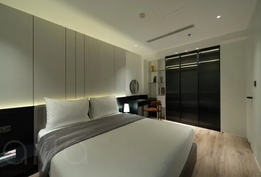 Serviced apartment with 1 bedroom on Han Thuyen Street, Hai Ba Trung District, 68m2, fully furnished, 1300USD/month, ideal for expats in Hanoi.