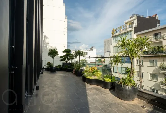 Serviced apartment with 1 bedroom on Han Thuyen Street, Hai Ba Trung District, 68m2, fully furnished, 1300USD/month, ideal for expats in Hanoi.