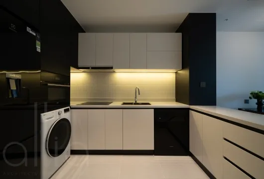 Serviced apartment with 1 bedroom on Han Thuyen Street, Hai Ba Trung District, 68m2, fully furnished, 1300USD/month, ideal for expats in Hanoi.