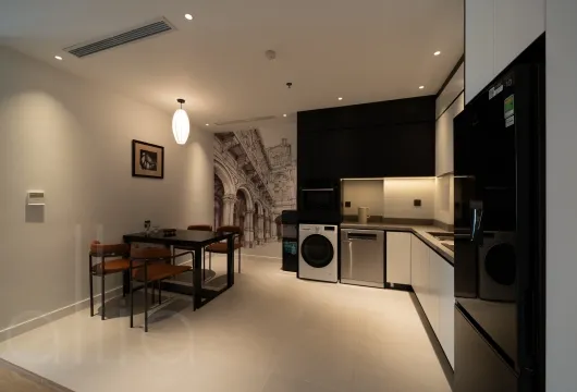 Serviced apartment with 1 bedroom on Han Thuyen Street, Hai Ba Trung District, 68m2, fully furnished, 1300USD/month, ideal for expats in Hanoi.