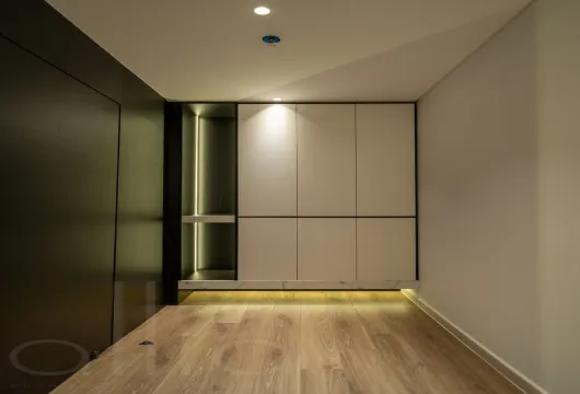 Serviced apartment with 1 bedroom on Han Thuyen Street, Hai Ba Trung District, 68m2, fully furnished, 1300USD/month, ideal for expats in Hanoi.