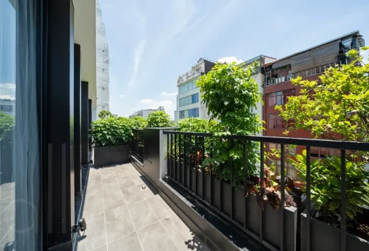 Serviced apartment with 1 bedroom on Han Thuyen Street, Hai Ba Trung District, 68m2, fully furnished, 1300USD/month, ideal for expats in Hanoi.