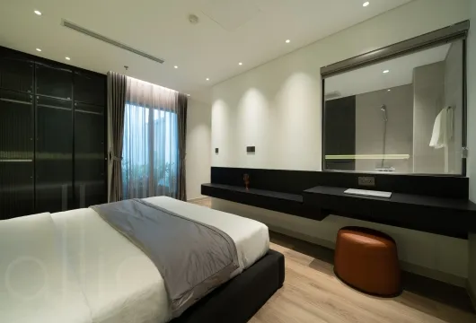 Serviced apartment with 1 bedroom on Han Thuyen Street, Hai Ba Trung District, 68m2, fully furnished, 1300USD/month, ideal for expats in Hanoi.