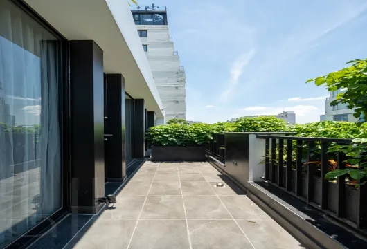 Serviced apartment with 1 bedroom on Han Thuyen Street, Hai Ba Trung District, 68m2, fully furnished, 1300USD/month, ideal for expats in Hanoi.