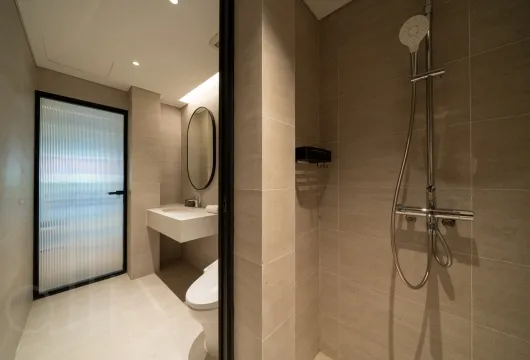 Serviced apartment with 1 bedroom on Han Thuyen Street, Hai Ba Trung District, 68m2, fully furnished, 1300USD/month, ideal for expats in Hanoi.