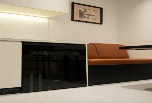 Serviced apartment with 1 bedroom on Han Thuyen Street, Hai Ba Trung District, 68m2, fully furnished, 1300USD/month, ideal for expats in Hanoi.