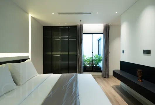 Serviced apartment with 1 bedroom on Han Thuyen Street, Hai Ba Trung District, 68m2, fully furnished, 1300USD/month, ideal for expats in Hanoi.