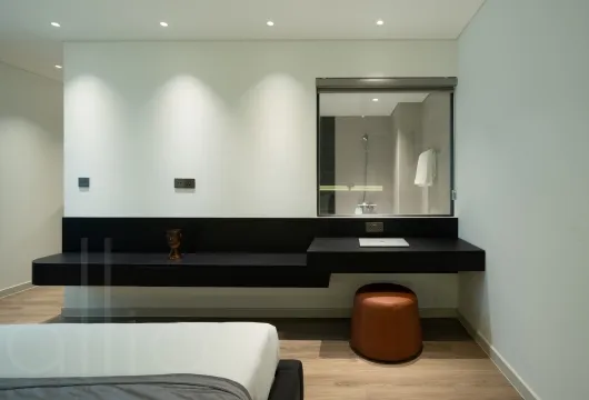 Serviced apartment with 1 bedroom on Han Thuyen Street, Hai Ba Trung District, 68m2, fully furnished, 1300USD/month, ideal for expats in Hanoi.