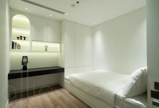 Serviced apartment with 1 bedroom on Han Thuyen Street, Hai Ba Trung District, 68m2, fully furnished, 1300USD/month, ideal for expats in Hanoi.